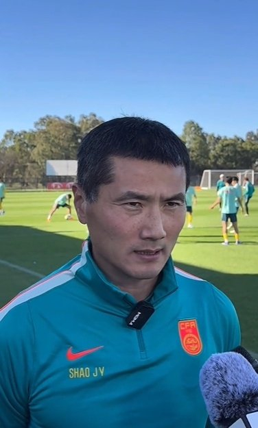 WWE直播-邵佳一称喀麦隆足球水平高，中国差距巨大|球员|队员|竞争力|对阵|欧洲_新浪体育_新浪新闻